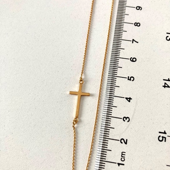 Stella & Dot Interlock Cross Necklace - Gold - Picture 1 of 5